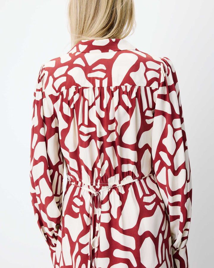 Robe courte portefeuille à motif terracotta Anika