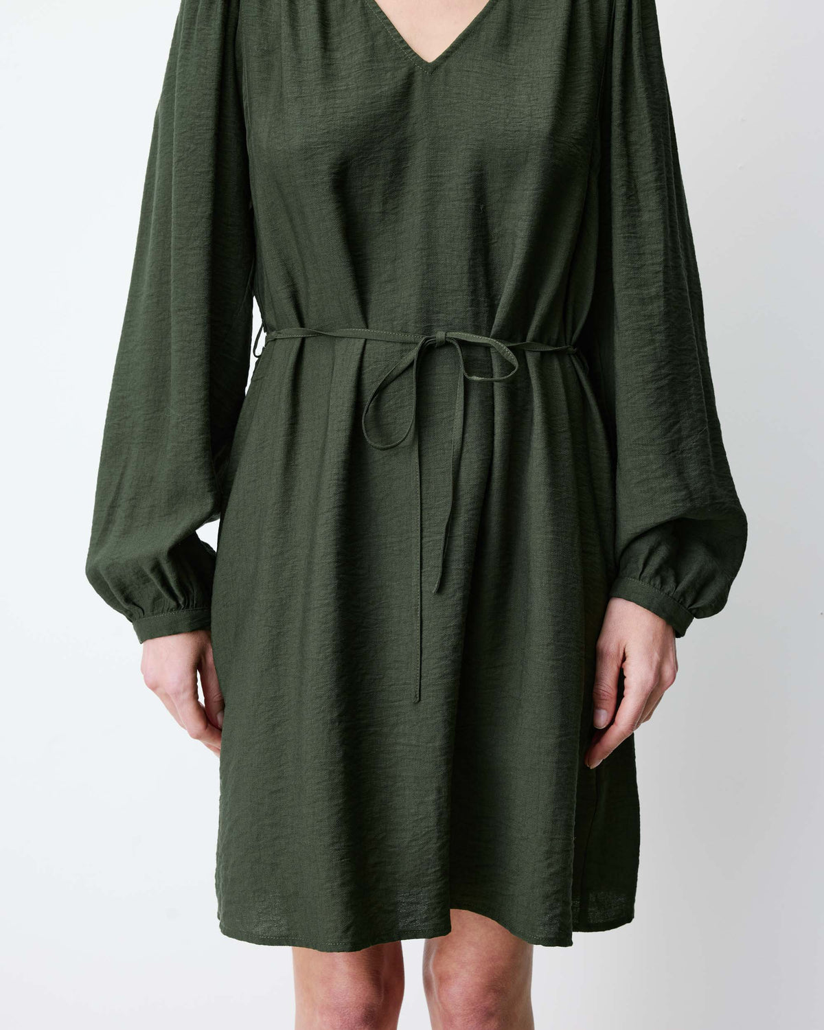 Robe courte col V manches bouffantes kaki Alienor