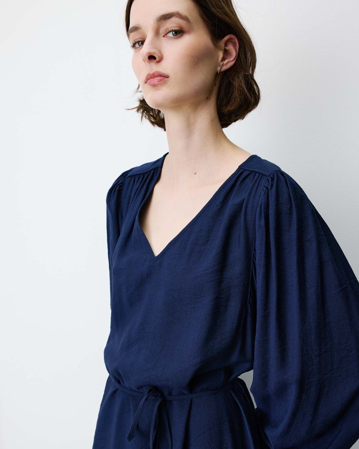 Vestido corto mangas abullonadas marine Alienor