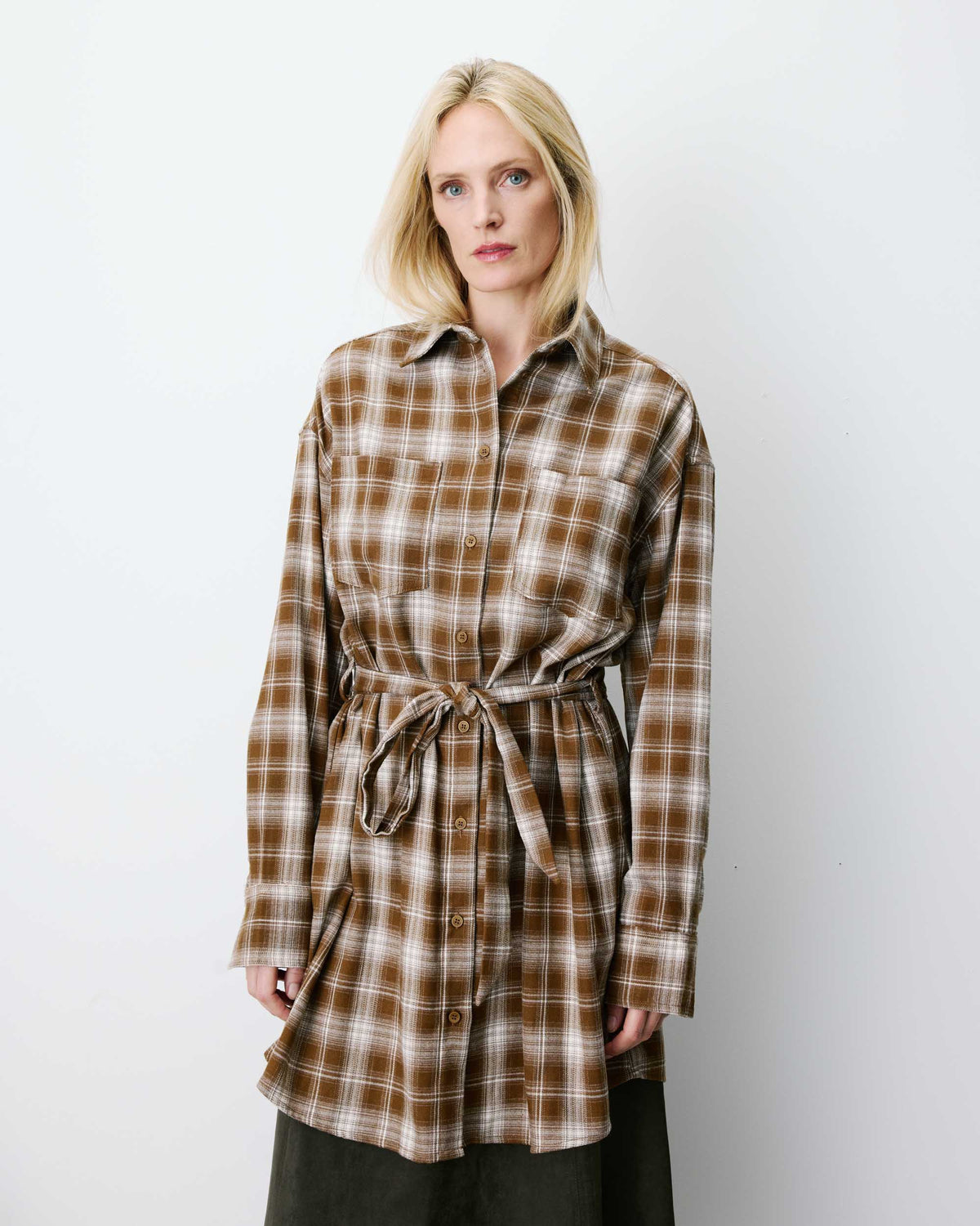Robe chemise courte à carreaux ceinturée coffee Amaya