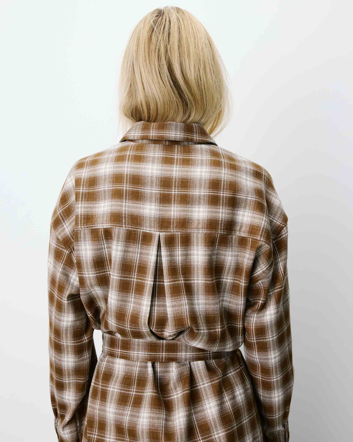 Robe chemise courte à carreaux ceinturée coffee Amaya