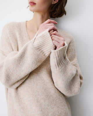 Robe pull courte oversize col V beige Airina