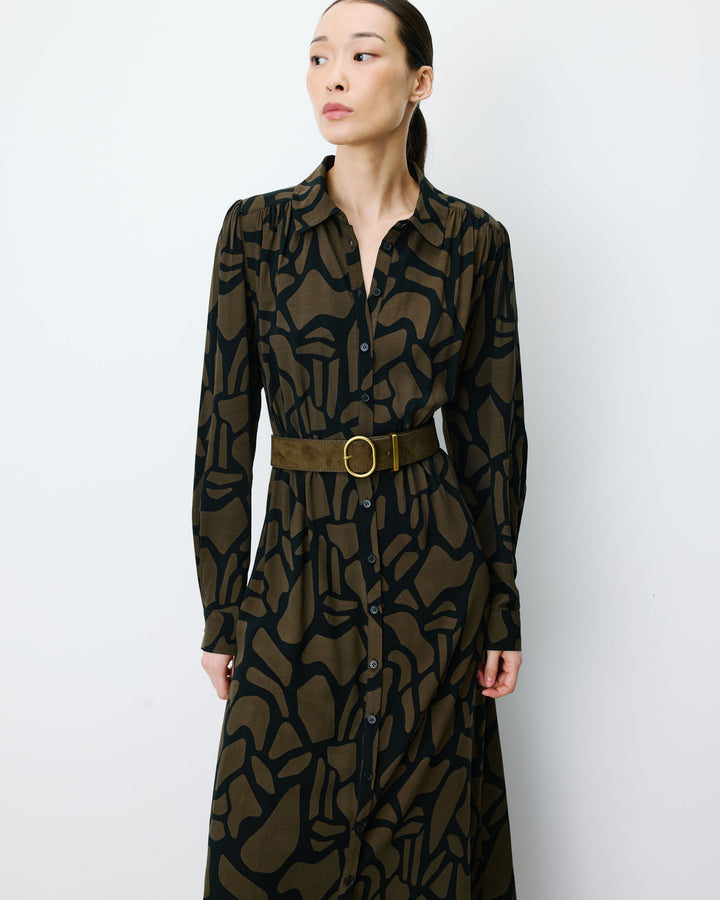 Robe chemise longue ceinturée à motif kaki Aveline