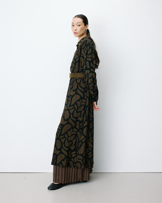 Robe chemise longue ceinturée à motif kaki Aveline