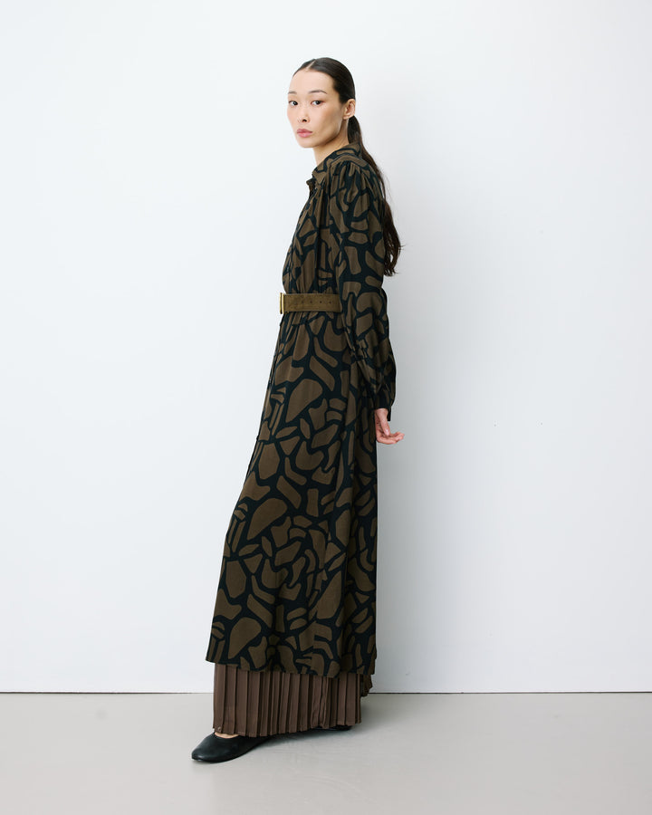 Robe chemise longue ceinturée à motif kaki Aveline