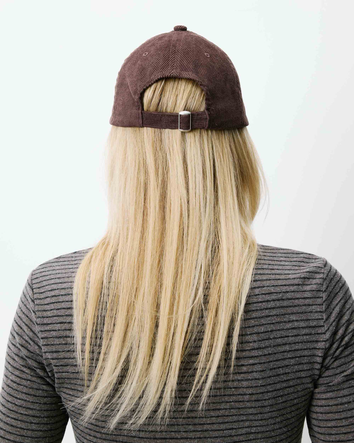 Casquette en velours côtelé logo chocolat Alona
