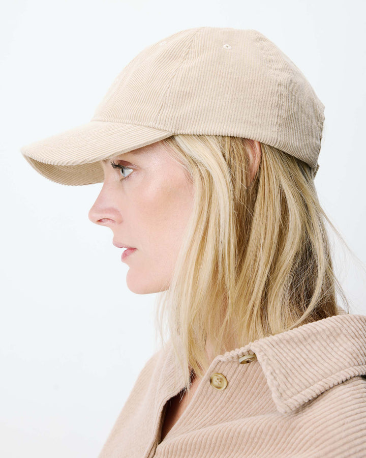 Casquette en velours côtelé logo latte Alona