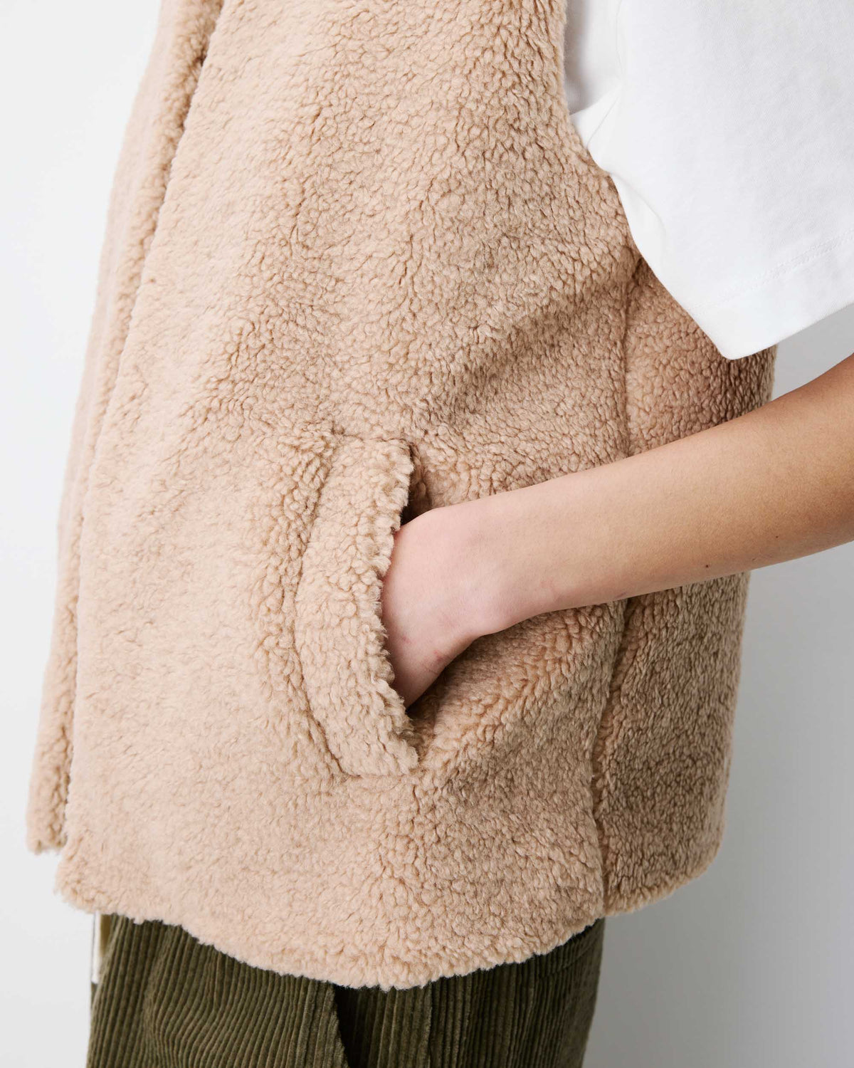 Sleeveless faux-shearling vest beige Avery