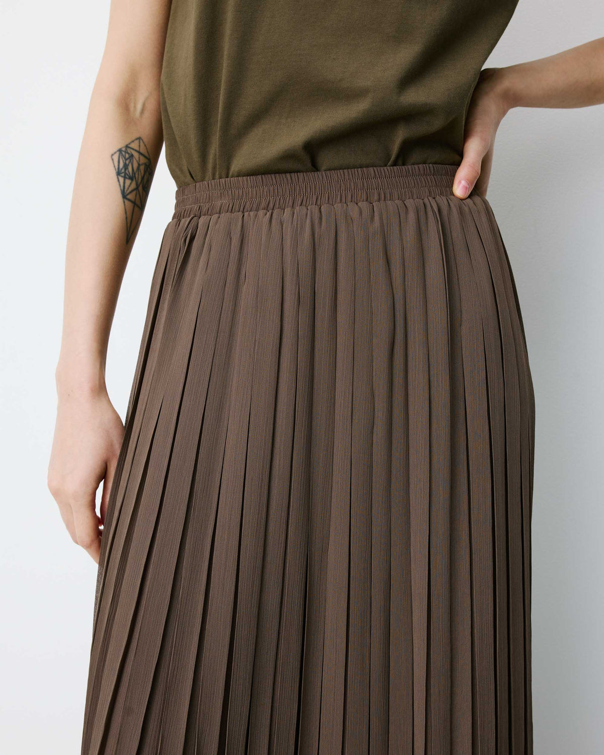Pleated maxi skirt kaki Anissa