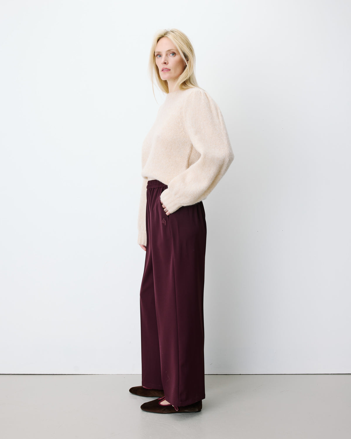 Pantalon fluide jambe large taille mi-haute aubergine Noblesse