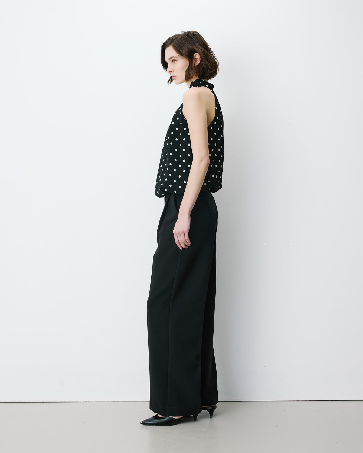 Pantalon tailleur large à plis noir Nilay
