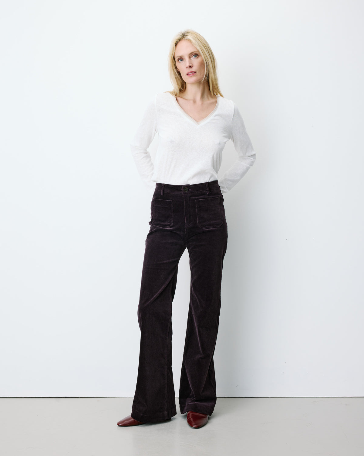 Pantalon droit velours côtelé aubergine Alban