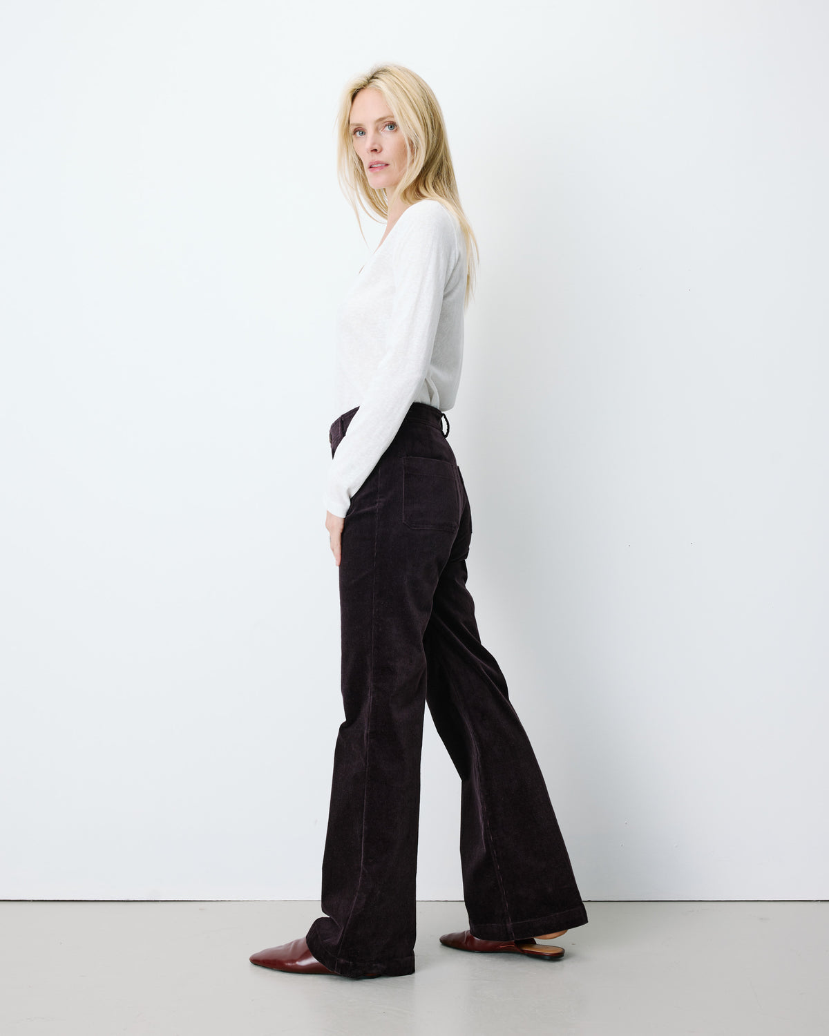 Pantalon droit velours côtelé aubergine Alban