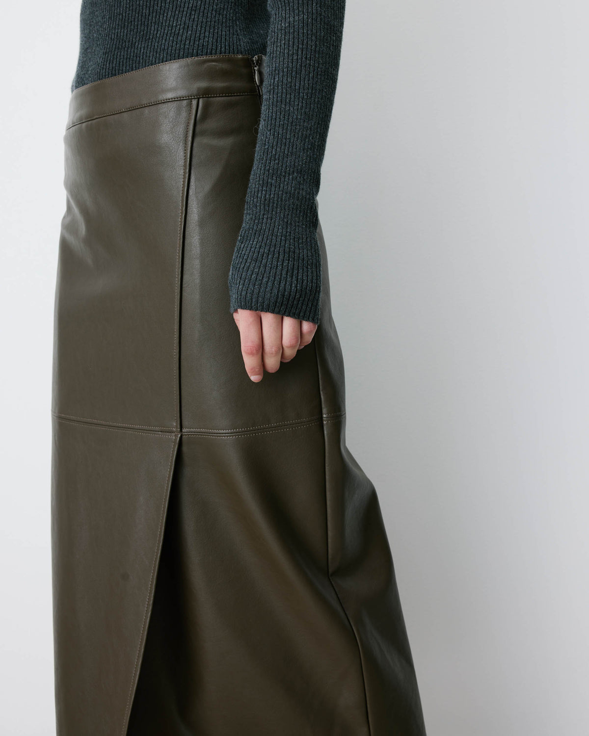 Jupe midi portefeuille similicuir kaki Aenor