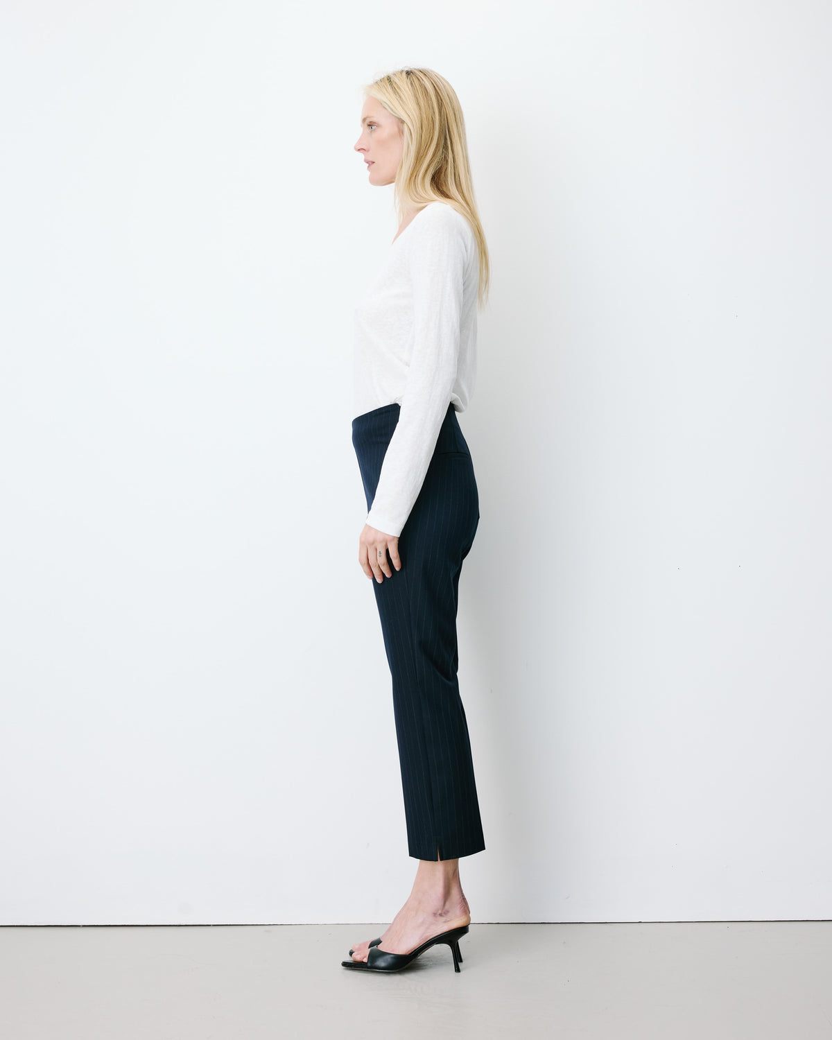 Pantalon capri ajusté à rayures marine Adrian