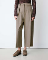 Pantalon tailleur court large à plis beige Atlantis