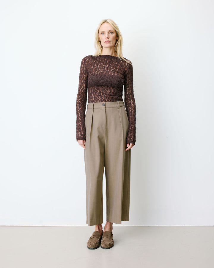 Pantalon tailleur court large à plis beige Atlantis