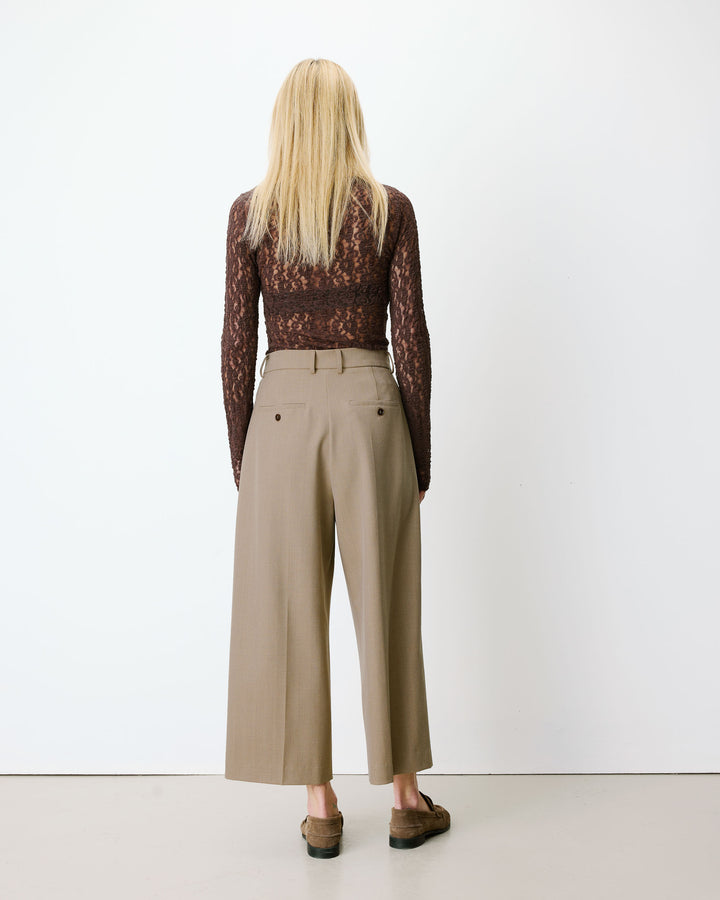 Pantalon tailleur court large à plis beige Atlantis