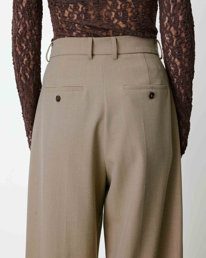 Pantalon tailleur court large à plis beige Atlantis