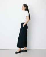 Pantalon tailleur court large à plis marine Atlantis