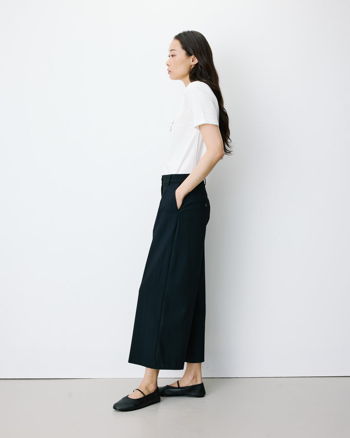 Pantalon tailleur court large à plis marine Atlantis