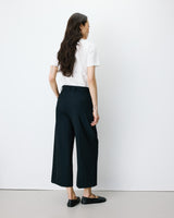 Pantalon tailleur court large à plis marine Atlantis