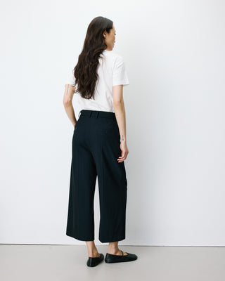 Pantalon tailleur court large à plis marine Atlantis