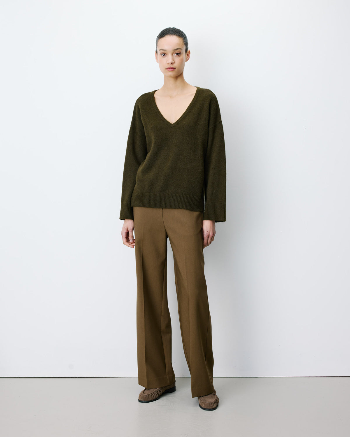 Pull ample col V en maille lurex kaki Salvador