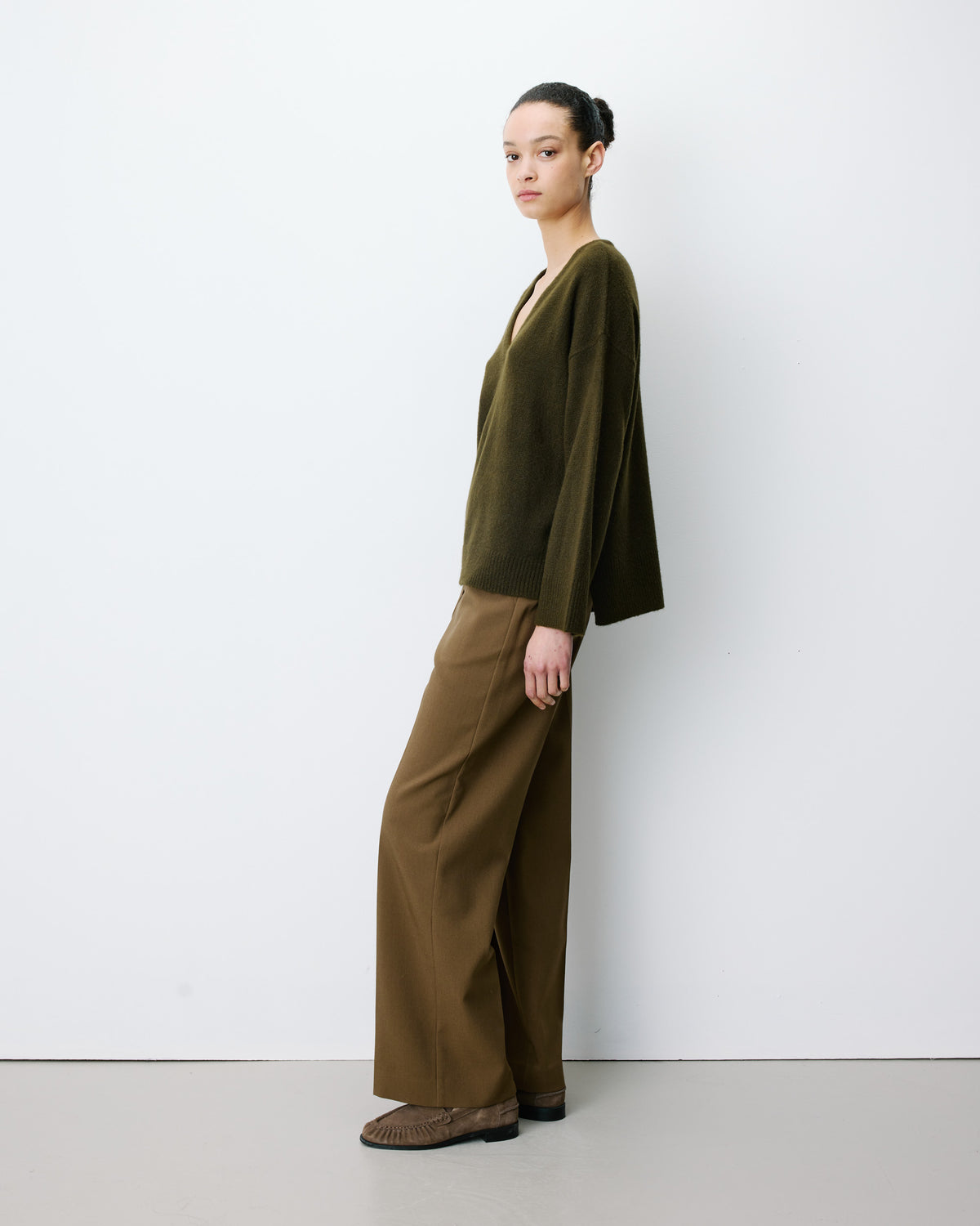 Pull ample col V en maille lurex kaki Salvador