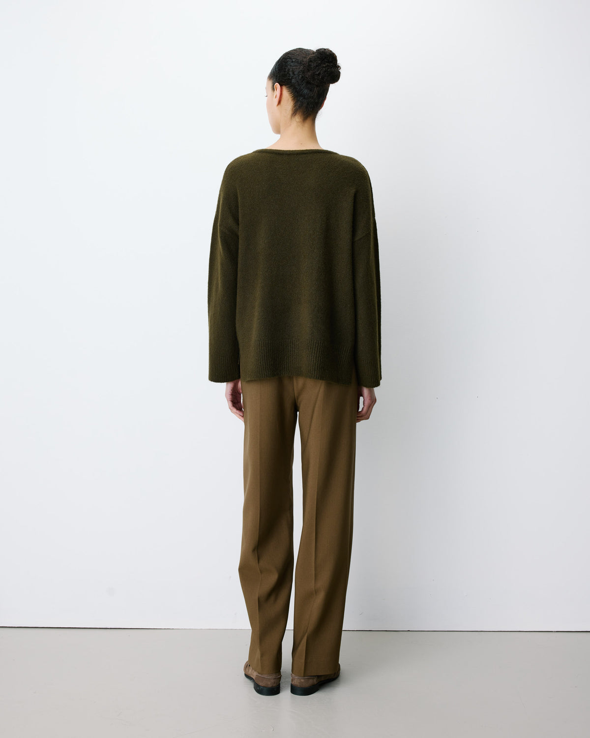 Pull ample col V en maille lurex kaki Salvador