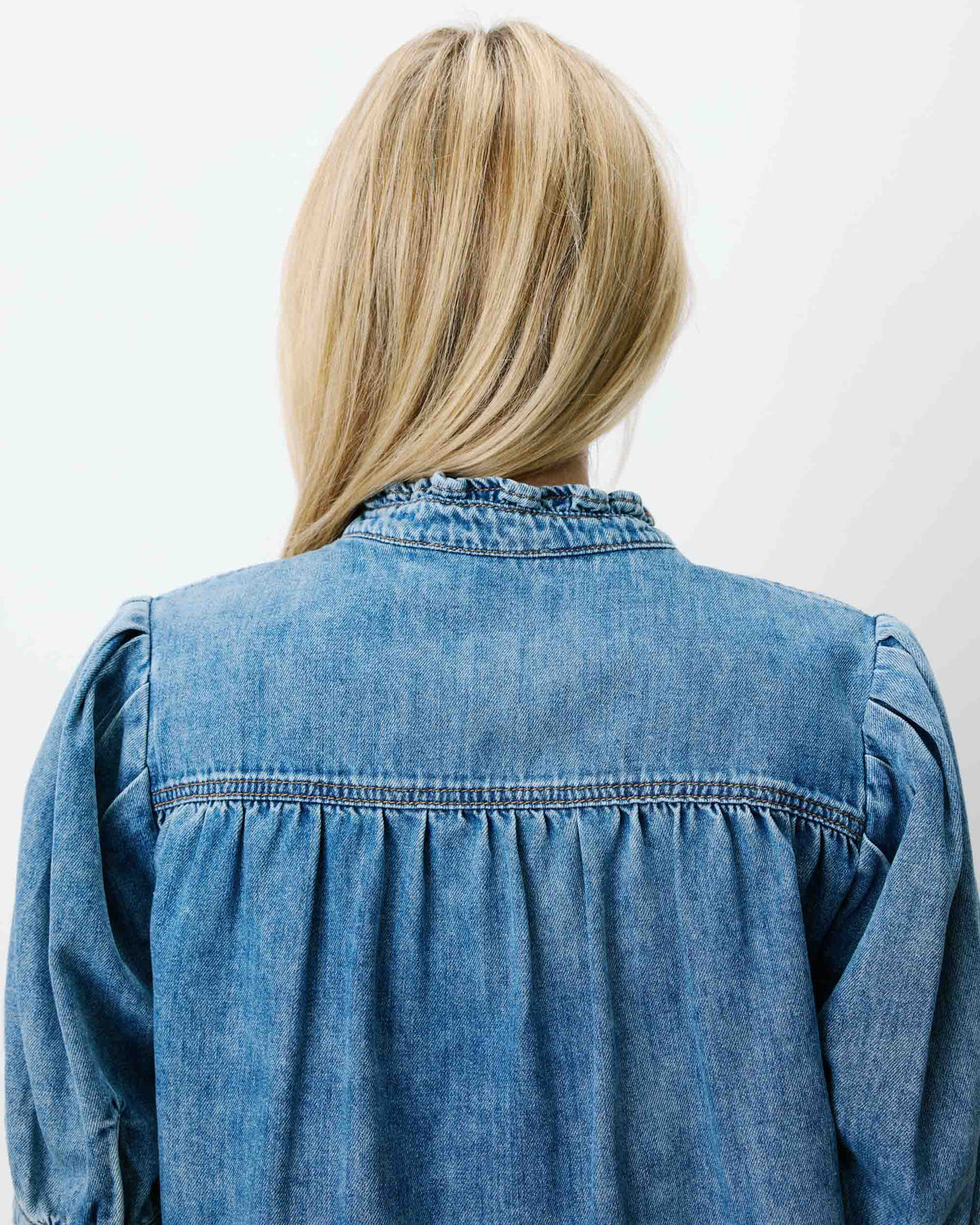 Blouse en denim col V manches bouffantes lightblue Amande