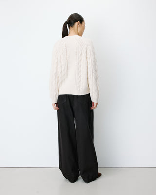 Pull torsadé ample col rond ecru Amparo