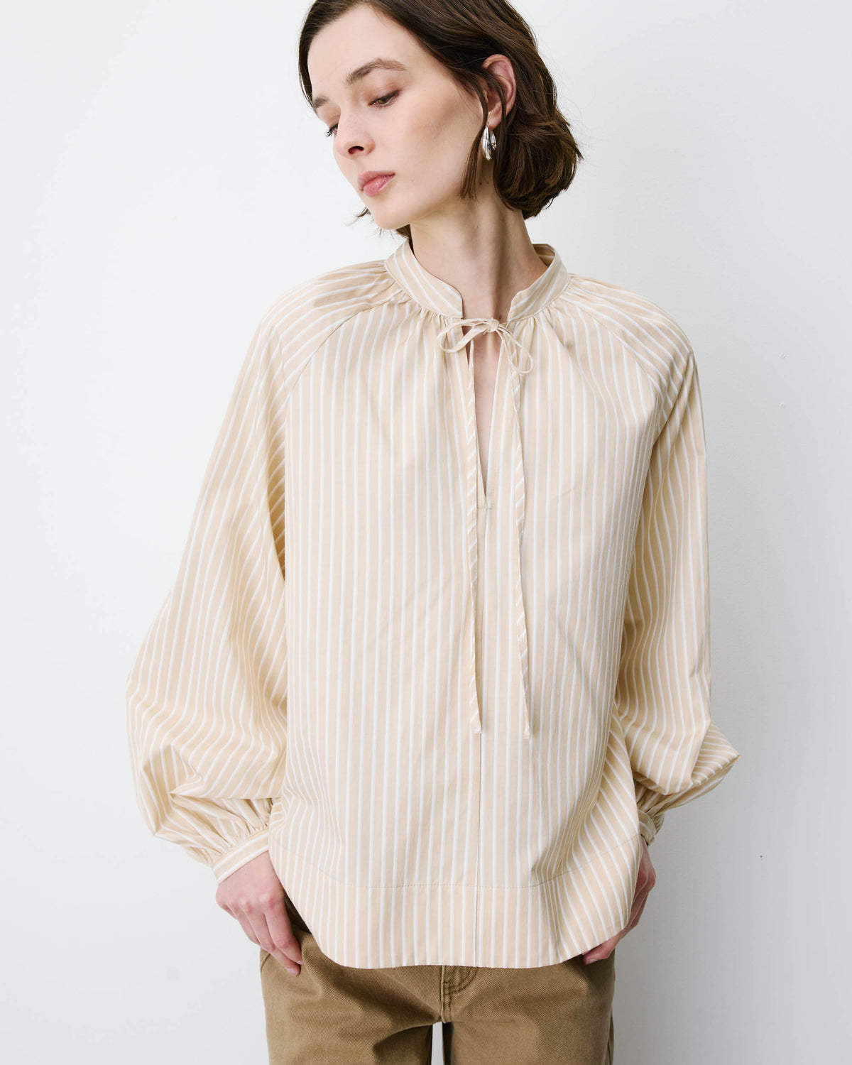 Blouse à rayures col mao à nouer beige Albane