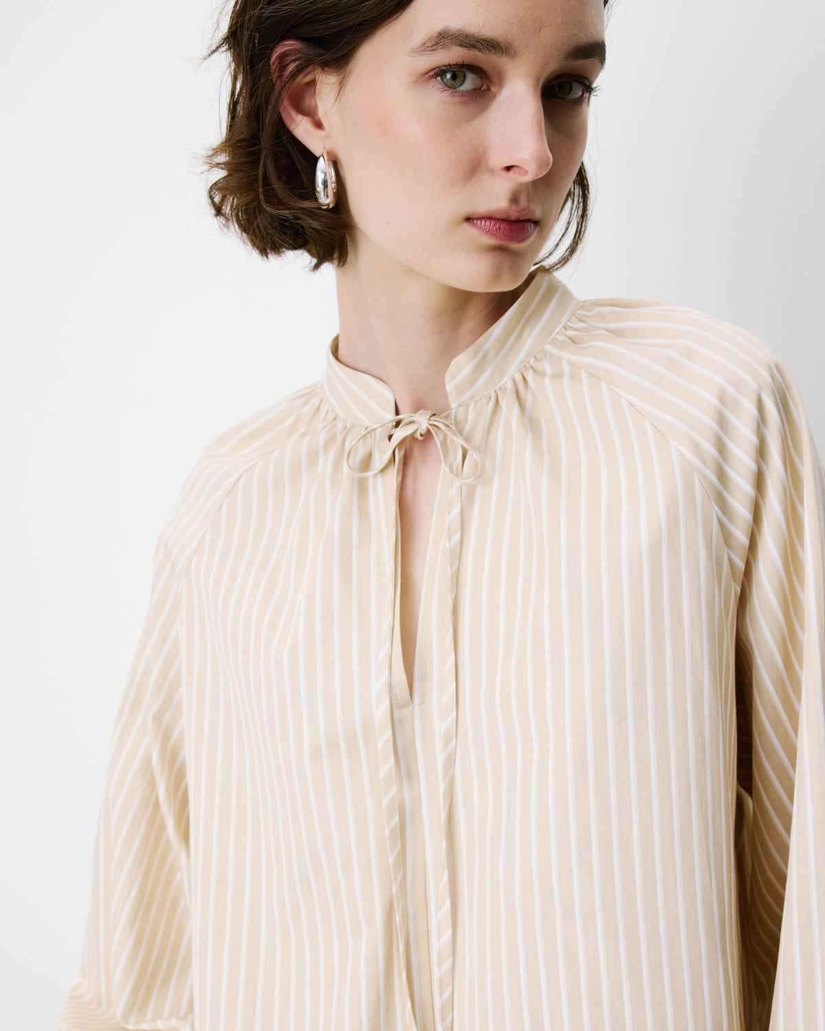 Blouse à rayures col mao à nouer beige Albane