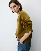 Pull droit col V en maille olive Alden