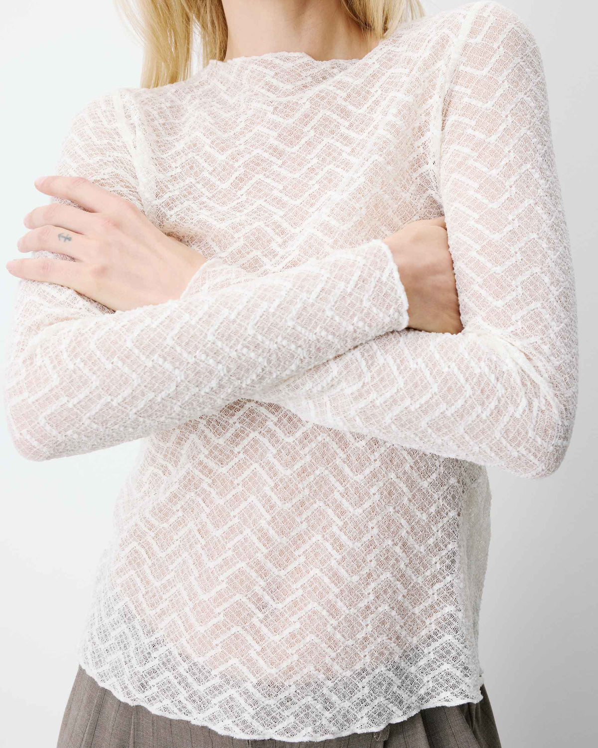 Top en dentelle transparente manches longues ecru Aube