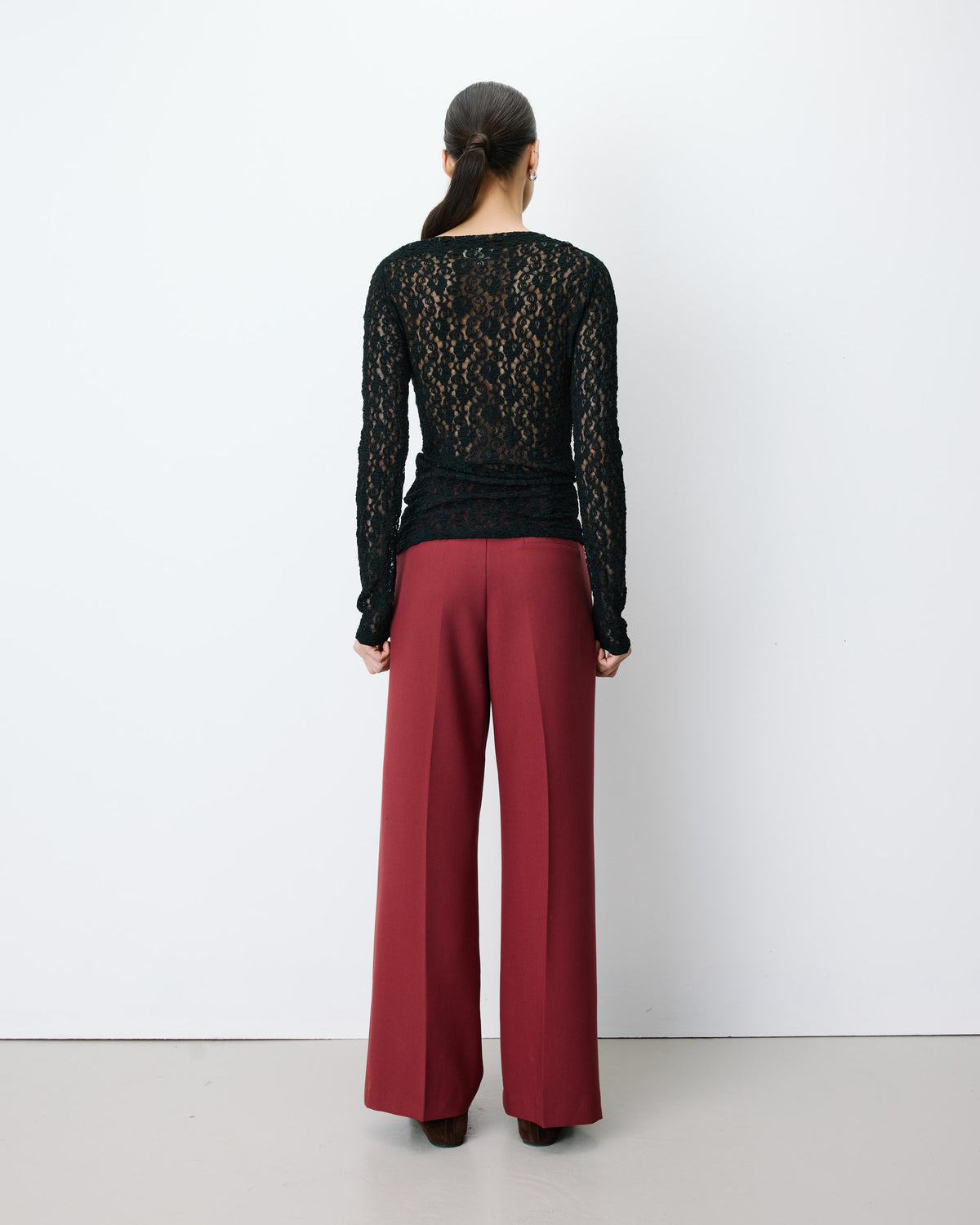 Top en dentelle drapé col bateau noir Avoine