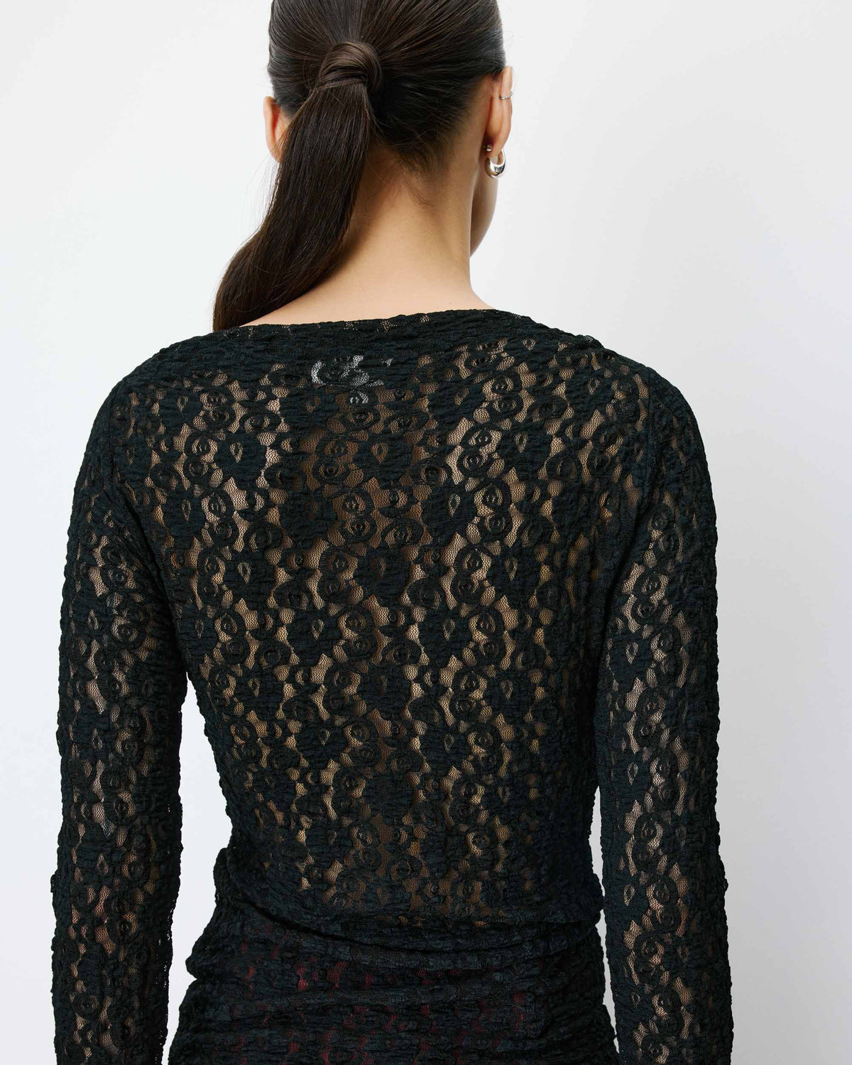 Top en dentelle drapé col bateau noir Avoine