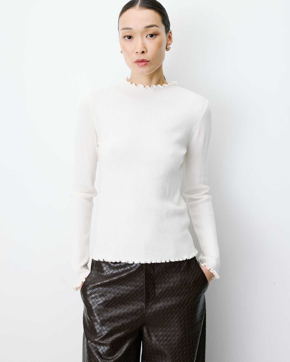 Pull ajusté en maille fine col montant ivoire Alino