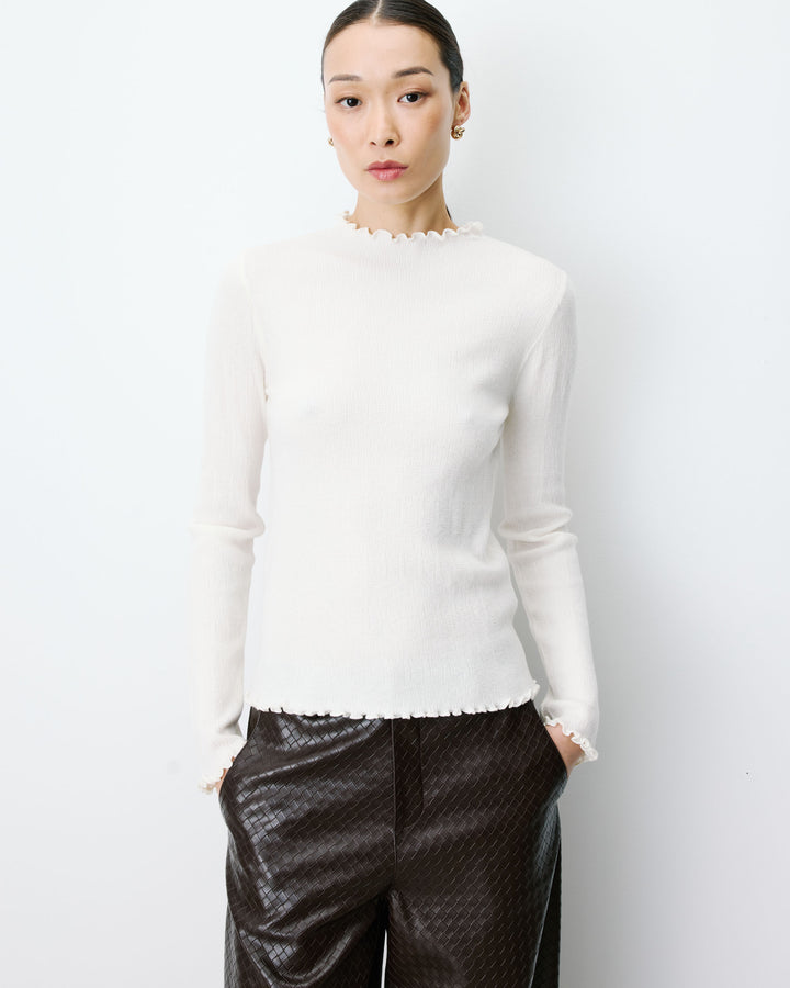 Pull ajusté en maille fine col montant ivoire Alino