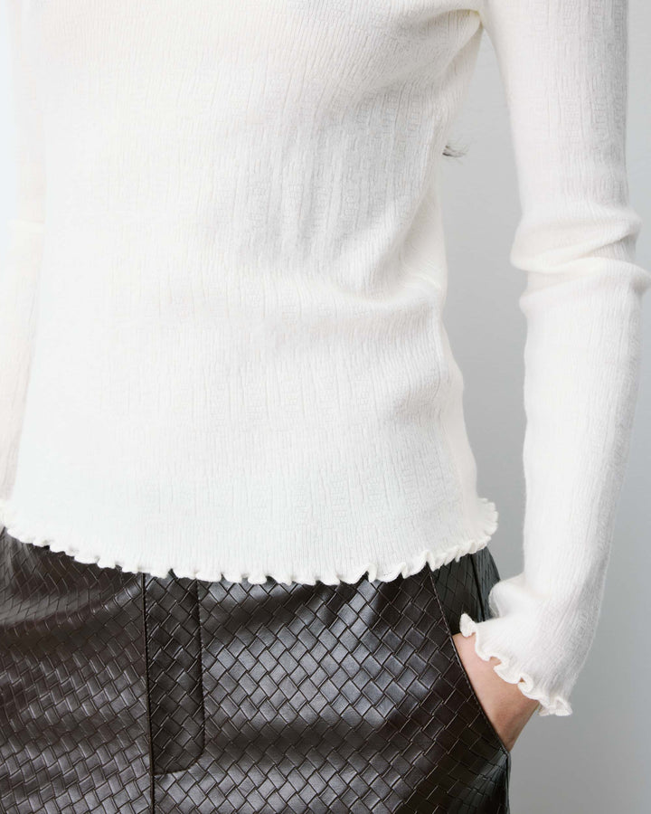 Pull ajusté en maille fine col montant ivoire Alino