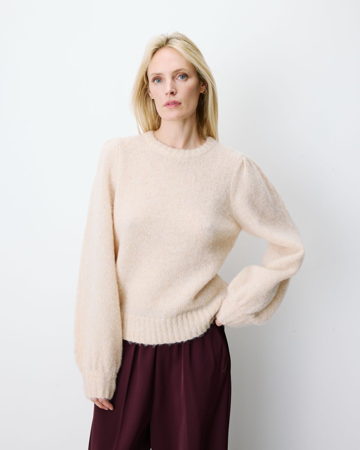 Pull en maille col rond épaules froncées beige Antoine