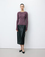 Pull doux près du corps col rond aubergine Auryn