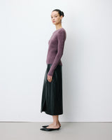 Pull doux près du corps col rond aubergine Auryn