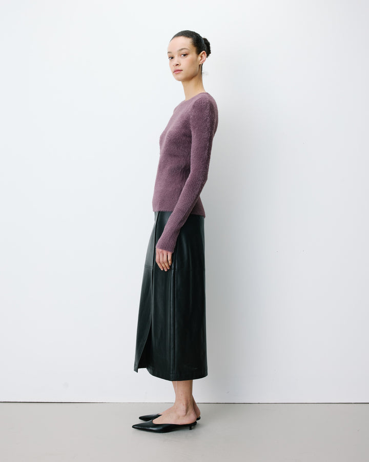 Pull doux près du corps col rond aubergine Auryn