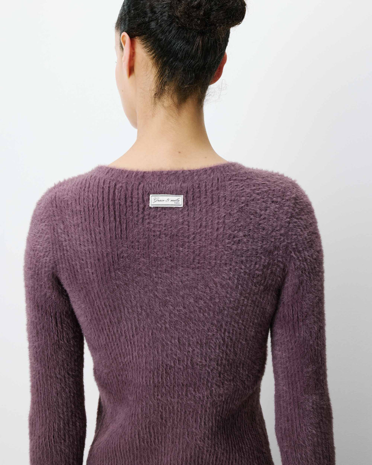 Pull doux près du corps col rond aubergine Auryn
