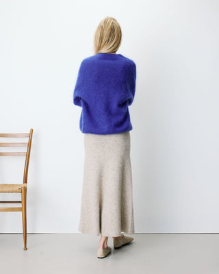 Pull large doux en mohair mélangé col V cobalt Adorable