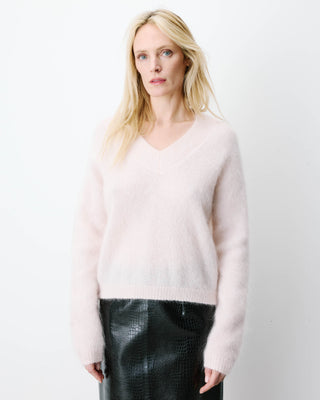 Pull large doux en mohair mélangé col V nude Adorable