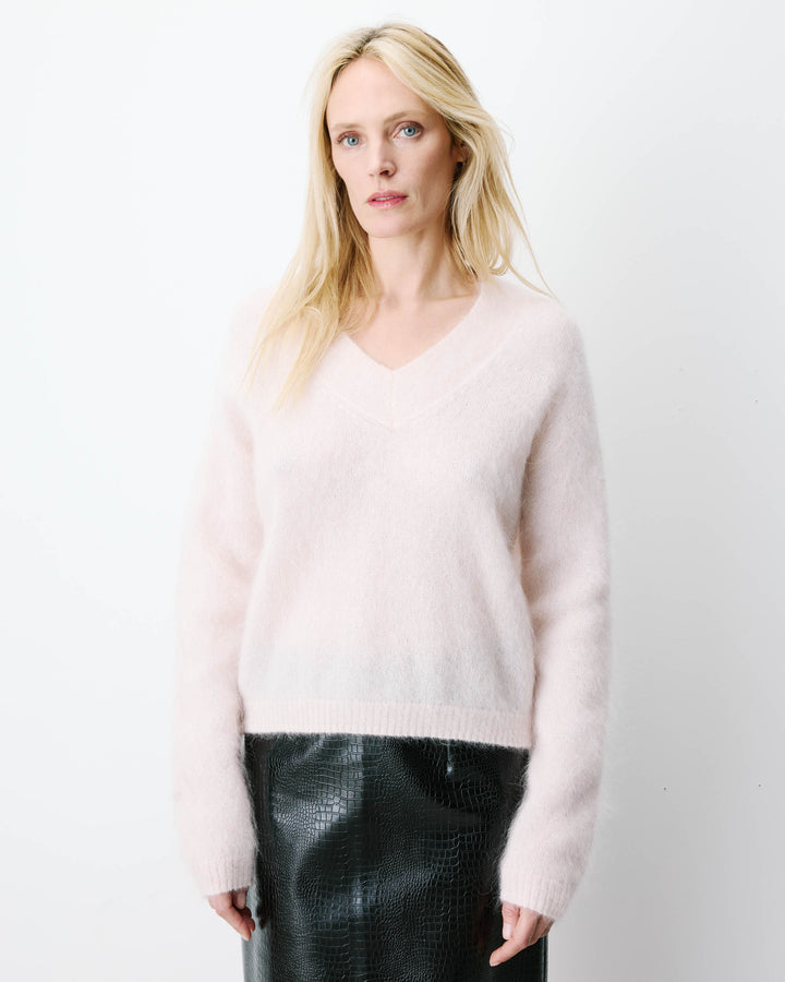 Pull large doux en mohair mélangé col V nude Adorable