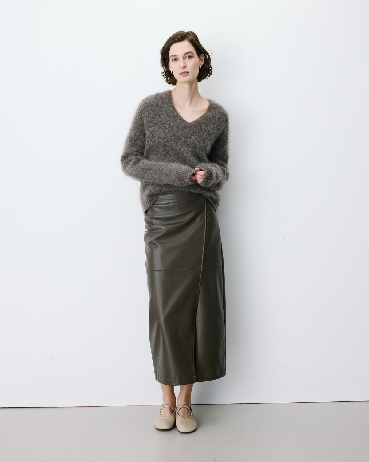 Relaxed soft-touch V-neck sweater taupe Adorable